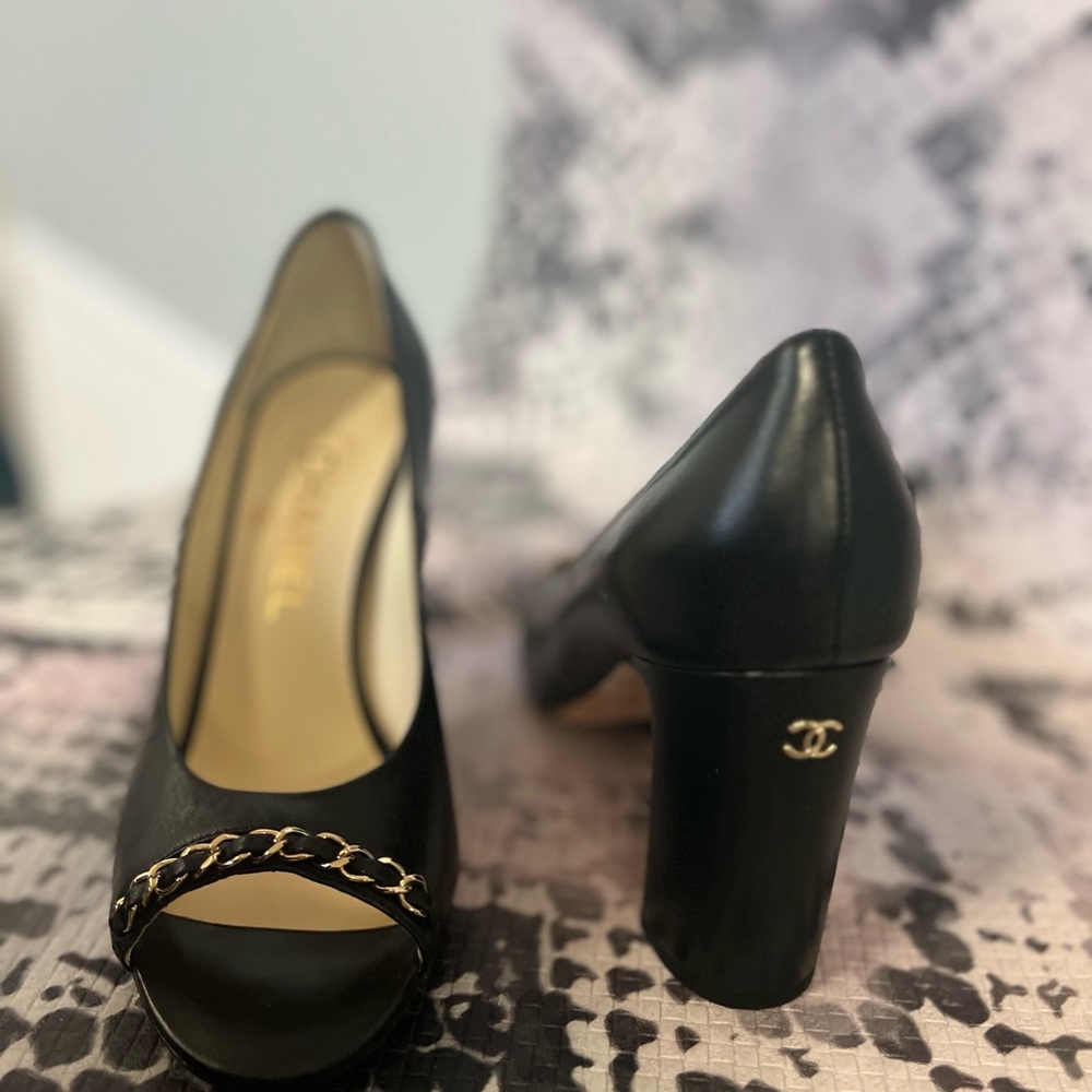 CHANEL NIB G31531 Size 36 Women's Black Peep Toe Pump Chain Lambskin Black new - Picture 3 of 8